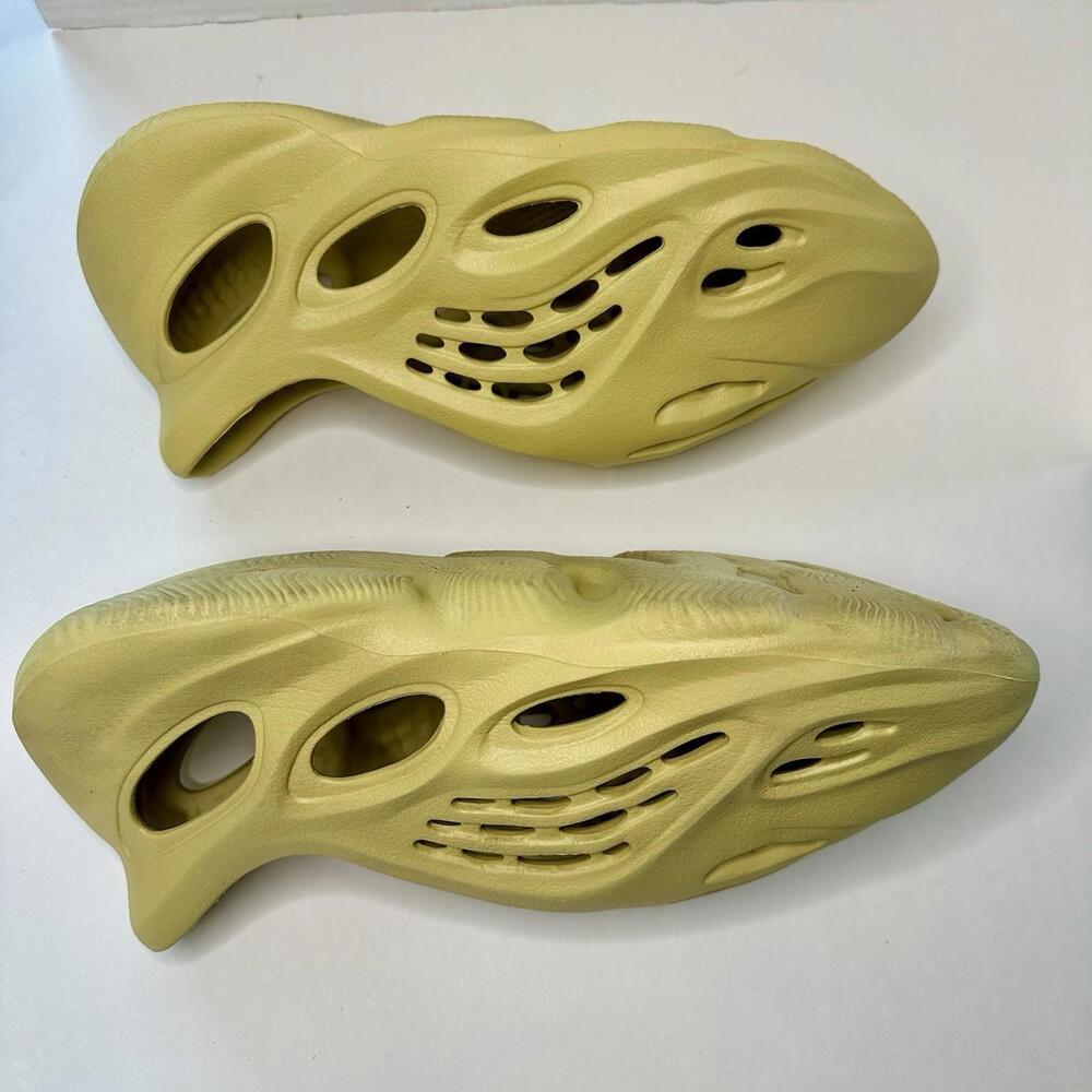 🥂SOLD🥂Adidas Yeezy Foam RNNR Runner in Sulfur, Size 8 - Picture 5 of 9